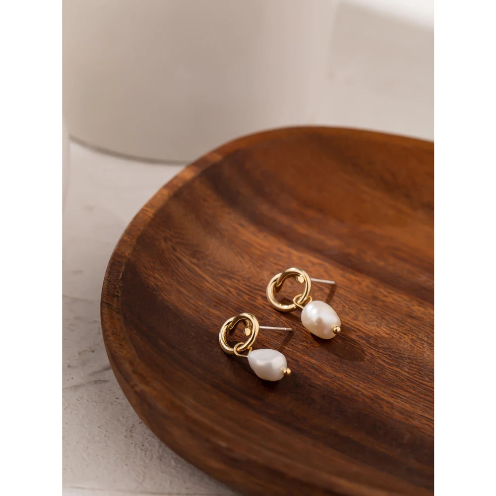 Minimalist Natural Pearls Dangle Earrings