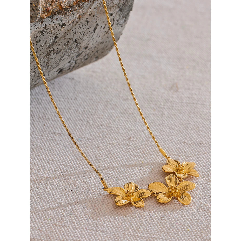 18K Gold PVD Plated Stainless Steel Metal Flower Pendant Necklace