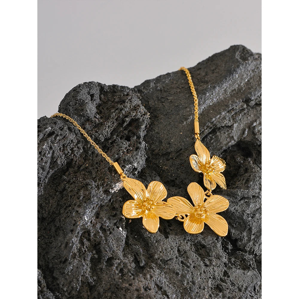 18K Gold PVD Plated Stainless Steel Metal Flower Pendant Necklace